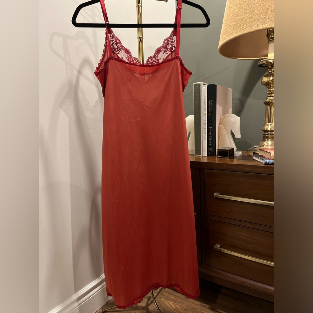 Elegant Red Lace Trim Nightgown - Picture 3 of 3
